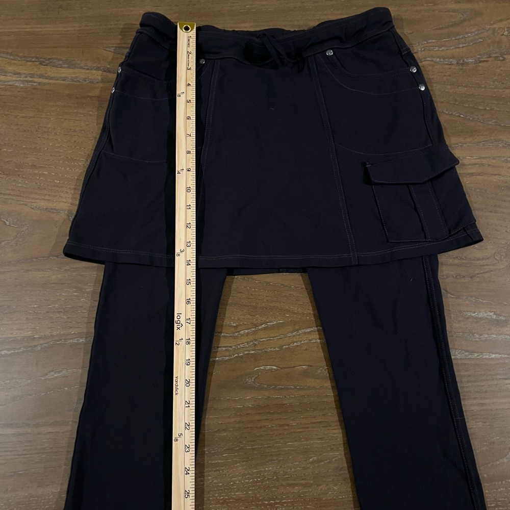 Athleta Bettona 2 In 1 Medium   Skirt Capri Crop Black Leggings Cargo Pockets - Picture 3 of 10